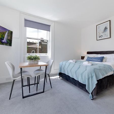 Suites By Rehoboth - M'Nuchah - Camden Road Londra Dış mekan fotoğraf