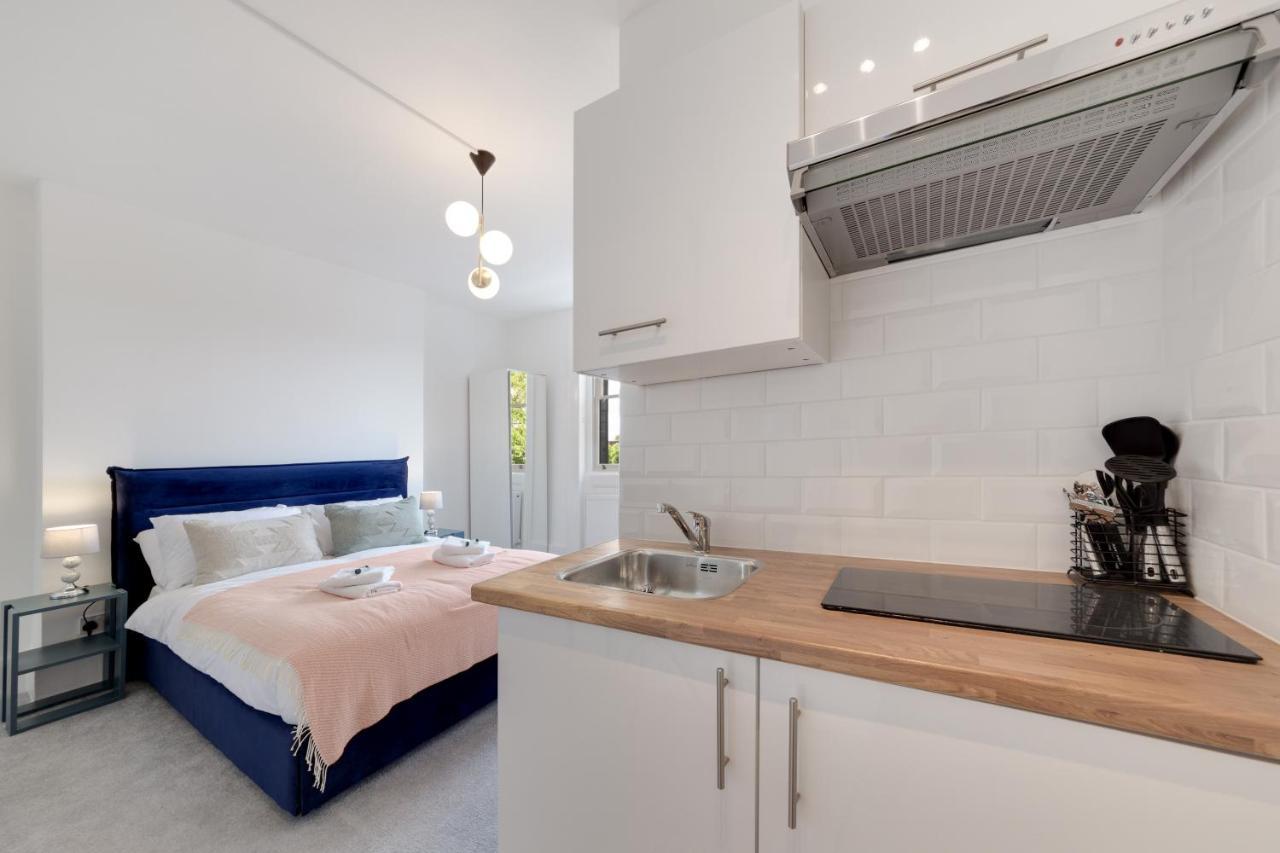 Suites By Rehoboth - M'Nuchah - Camden Road Londra Dış mekan fotoğraf